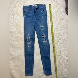 Size 25 Levi’s 720 high rise super skinny